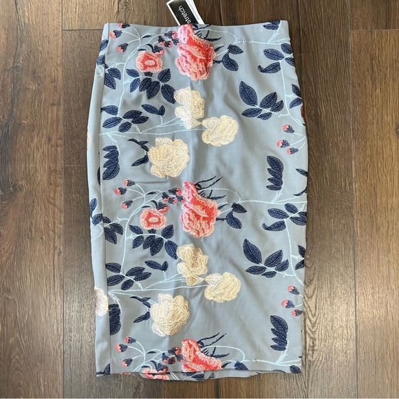 🆕 ECI Floral Embroidery Midi Skirt SZ SM - Picture 2 of 5